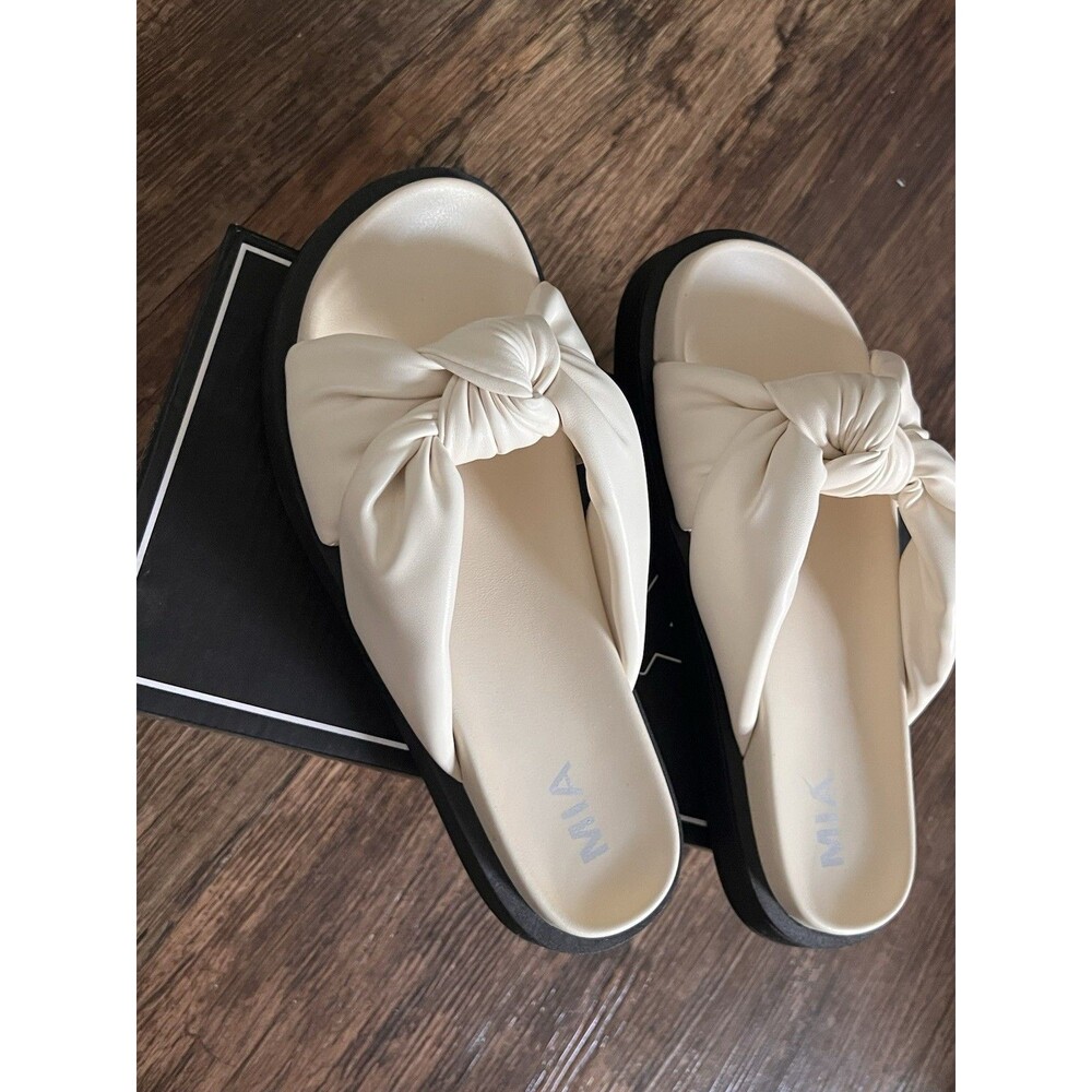 Mia Platform Sandals Cream Soft Faux Leather Size 8 M BRAND NEW IN BOX Comfy